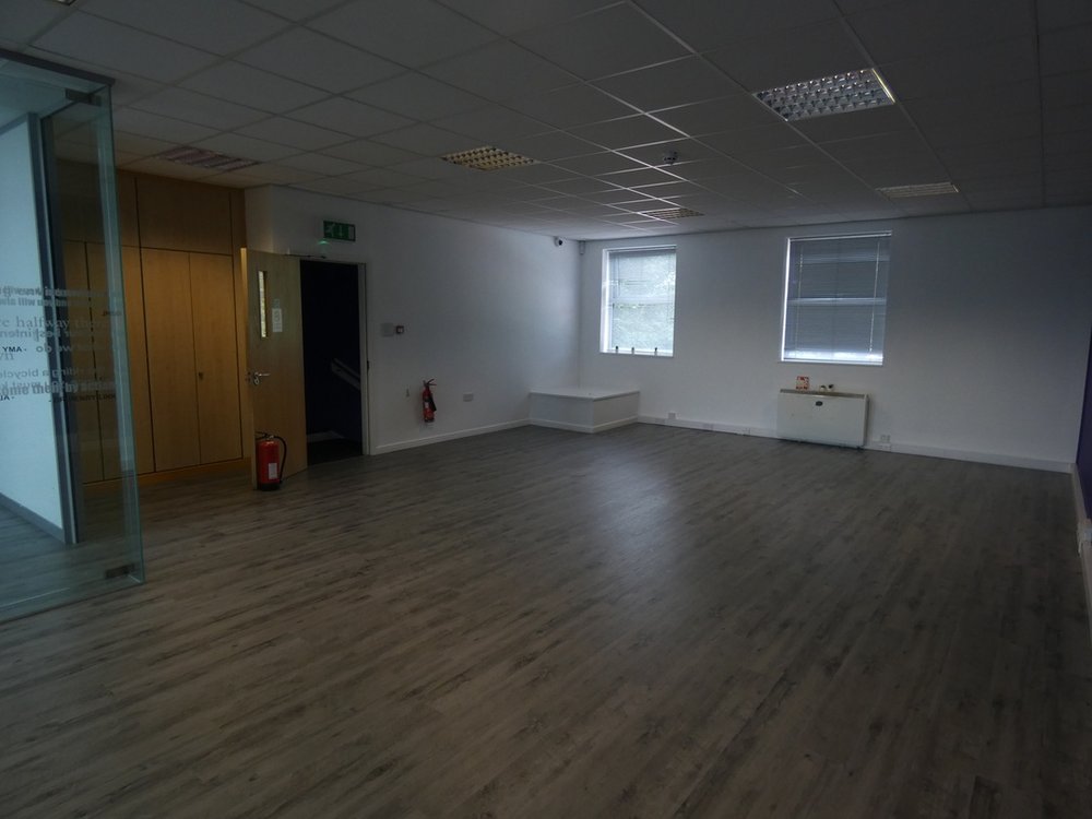 Office in Wolverhampton - photo 4
