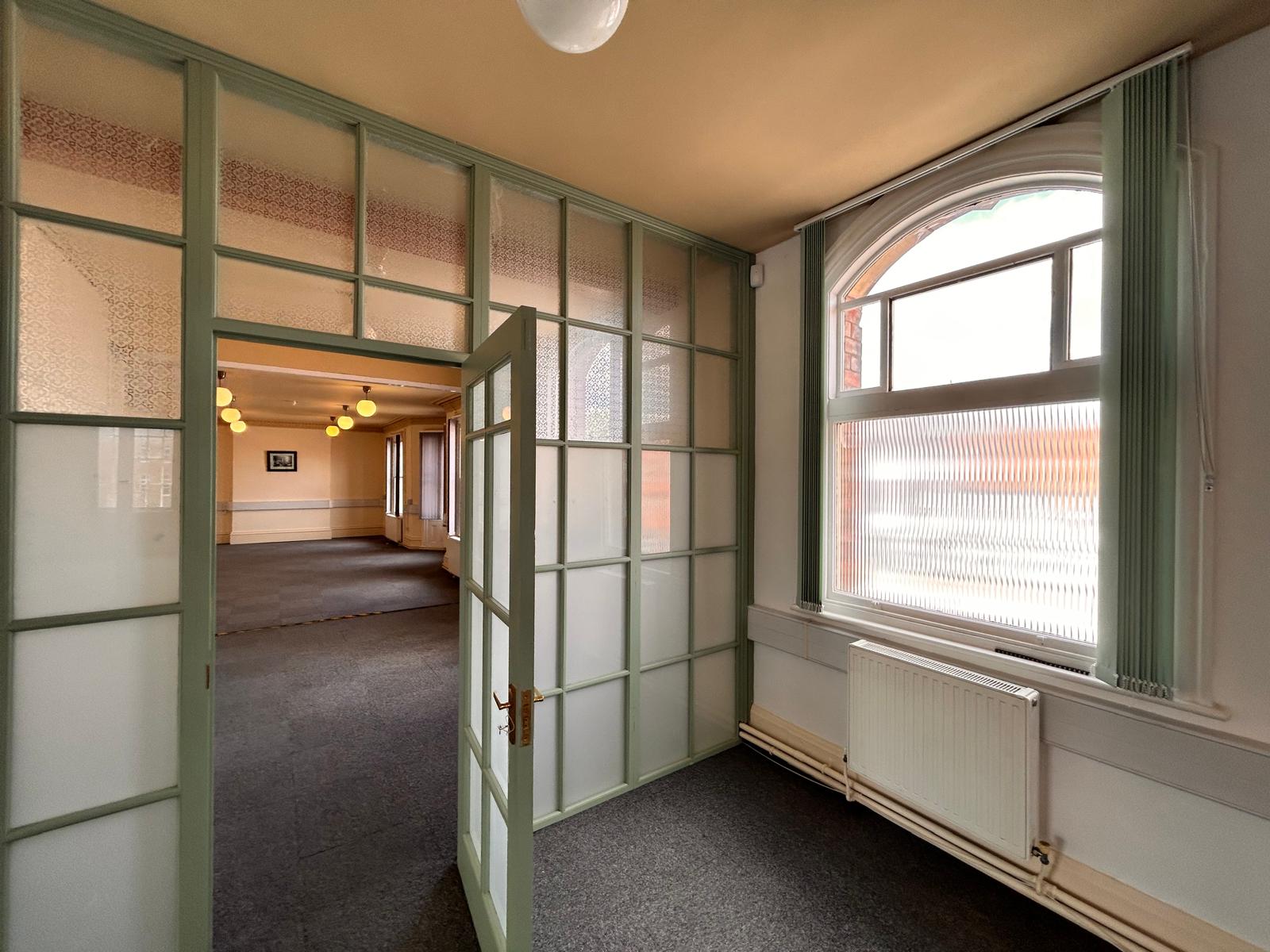 Office in Wolverhampton - photo 3