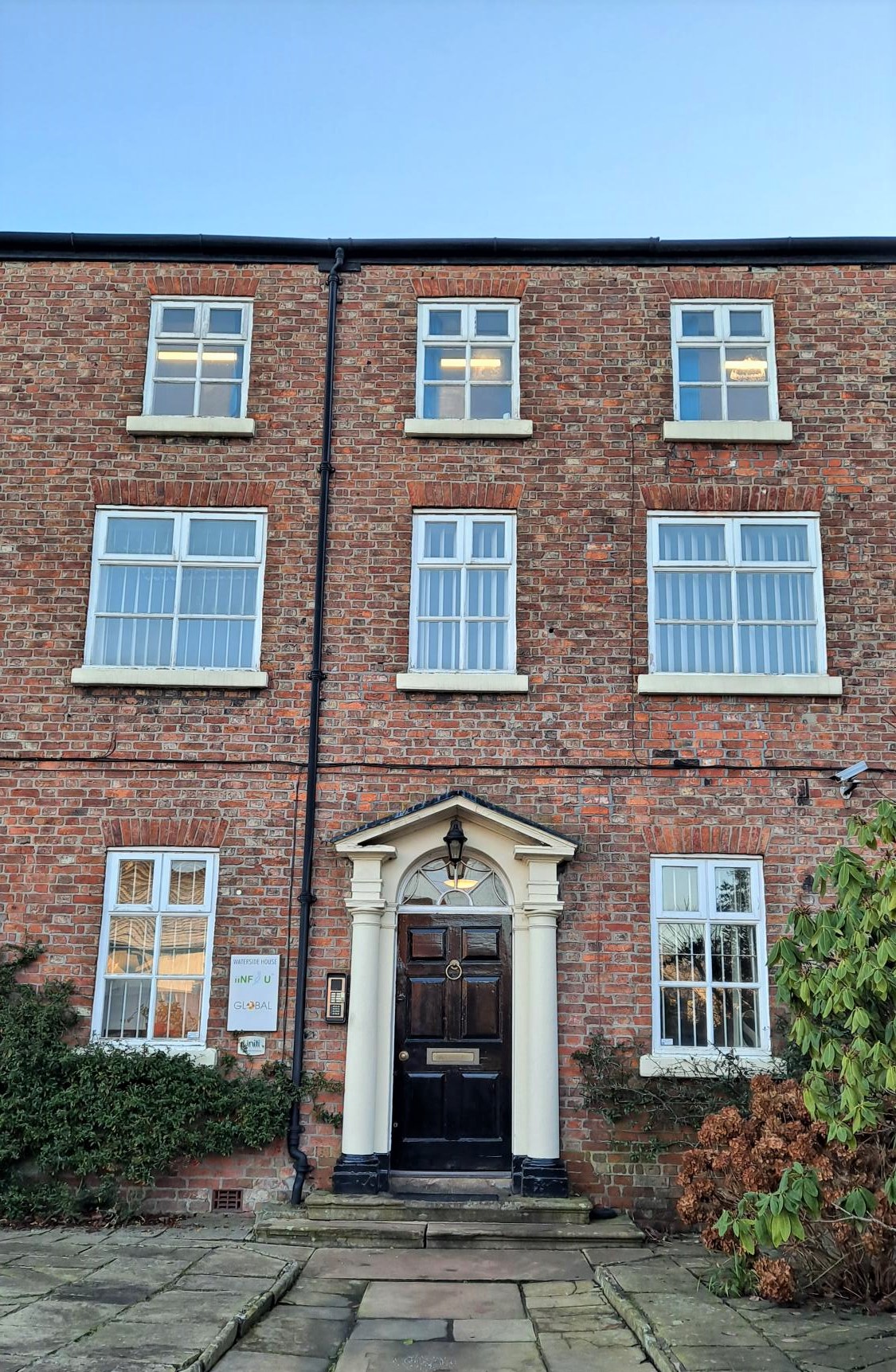 Office in Macclesfield - photo 4