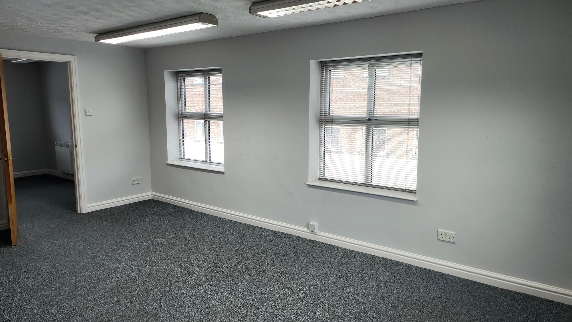 Office in Macclesfield - photo 4