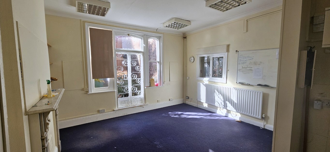 Office in Heanor - photo 3