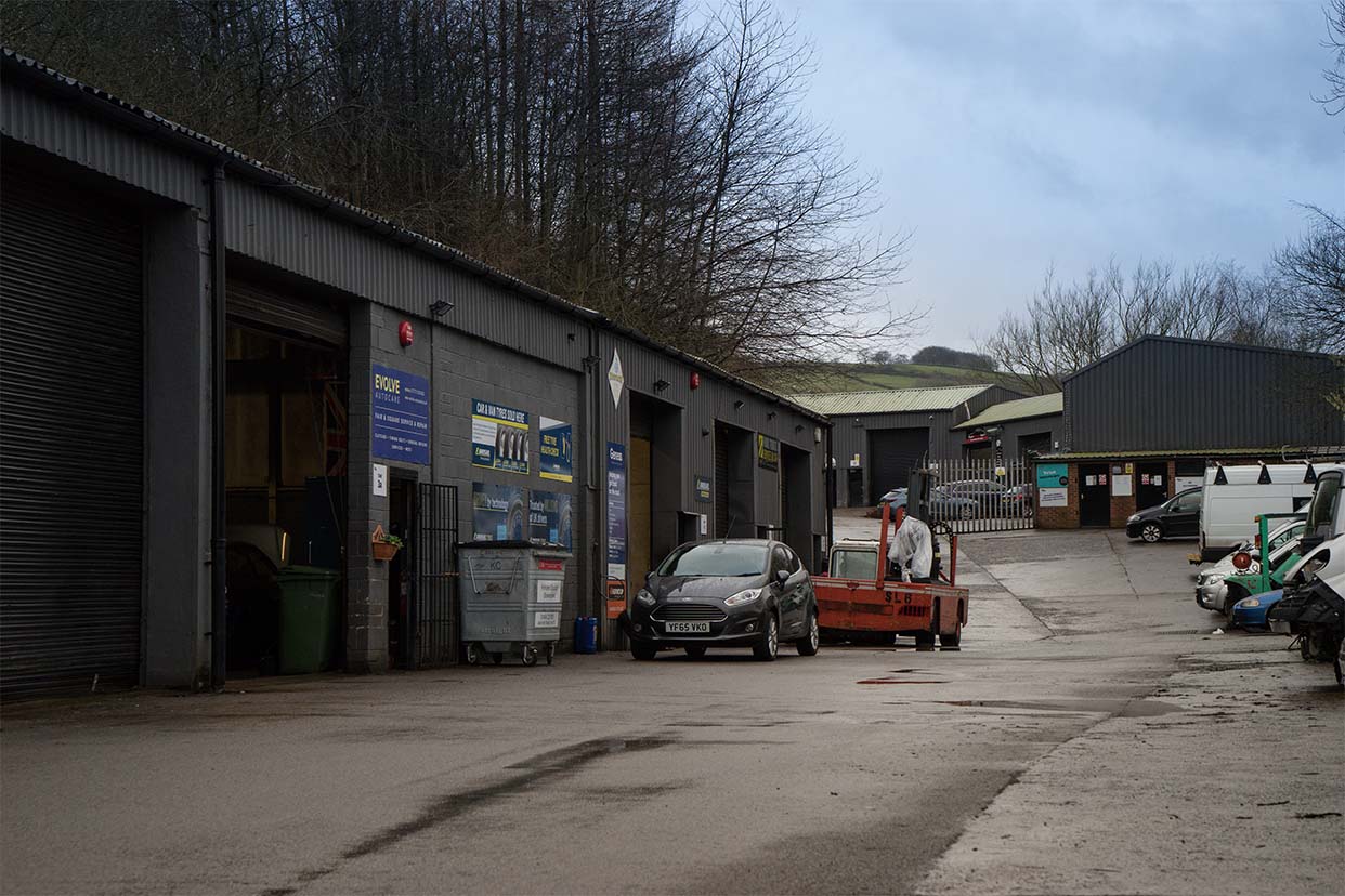 Industrial Unit in Huddersfield - photo 4