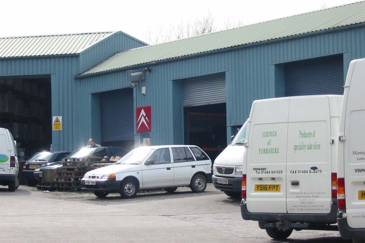 Industrial Unit in Huddersfield - photo 3