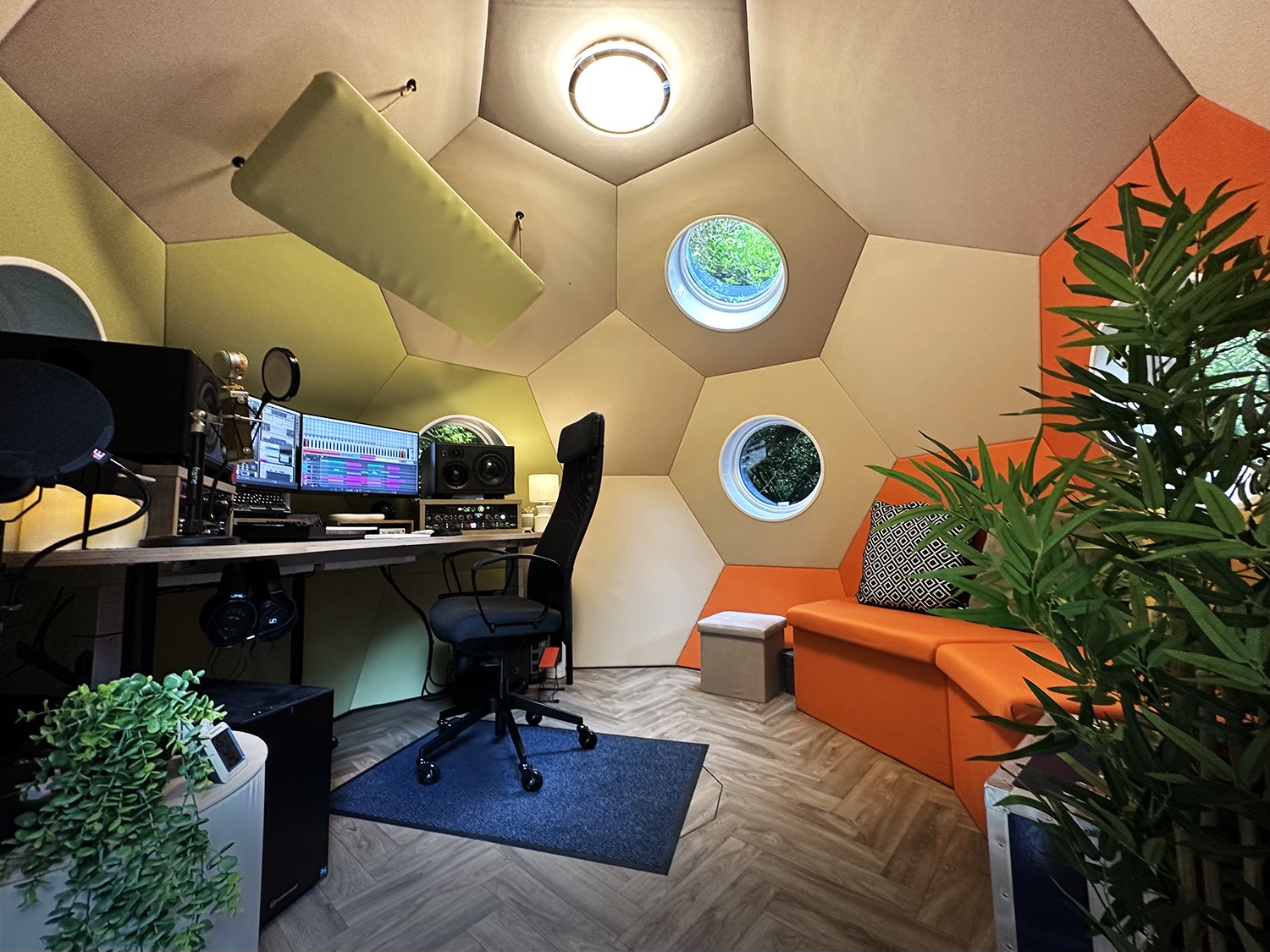 Retail/Shop in London - photo 3