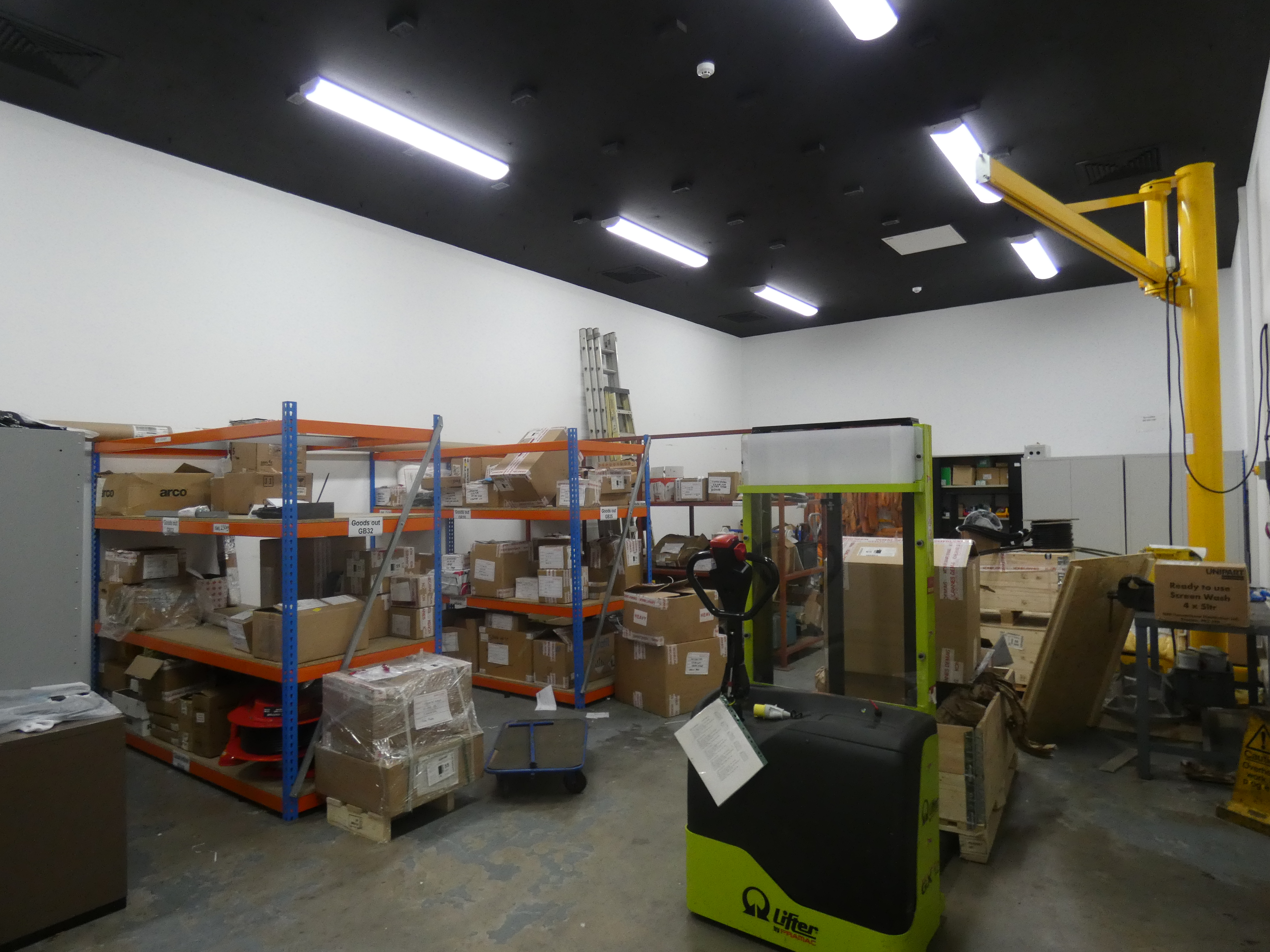 Office in West Bromwich - photo 2