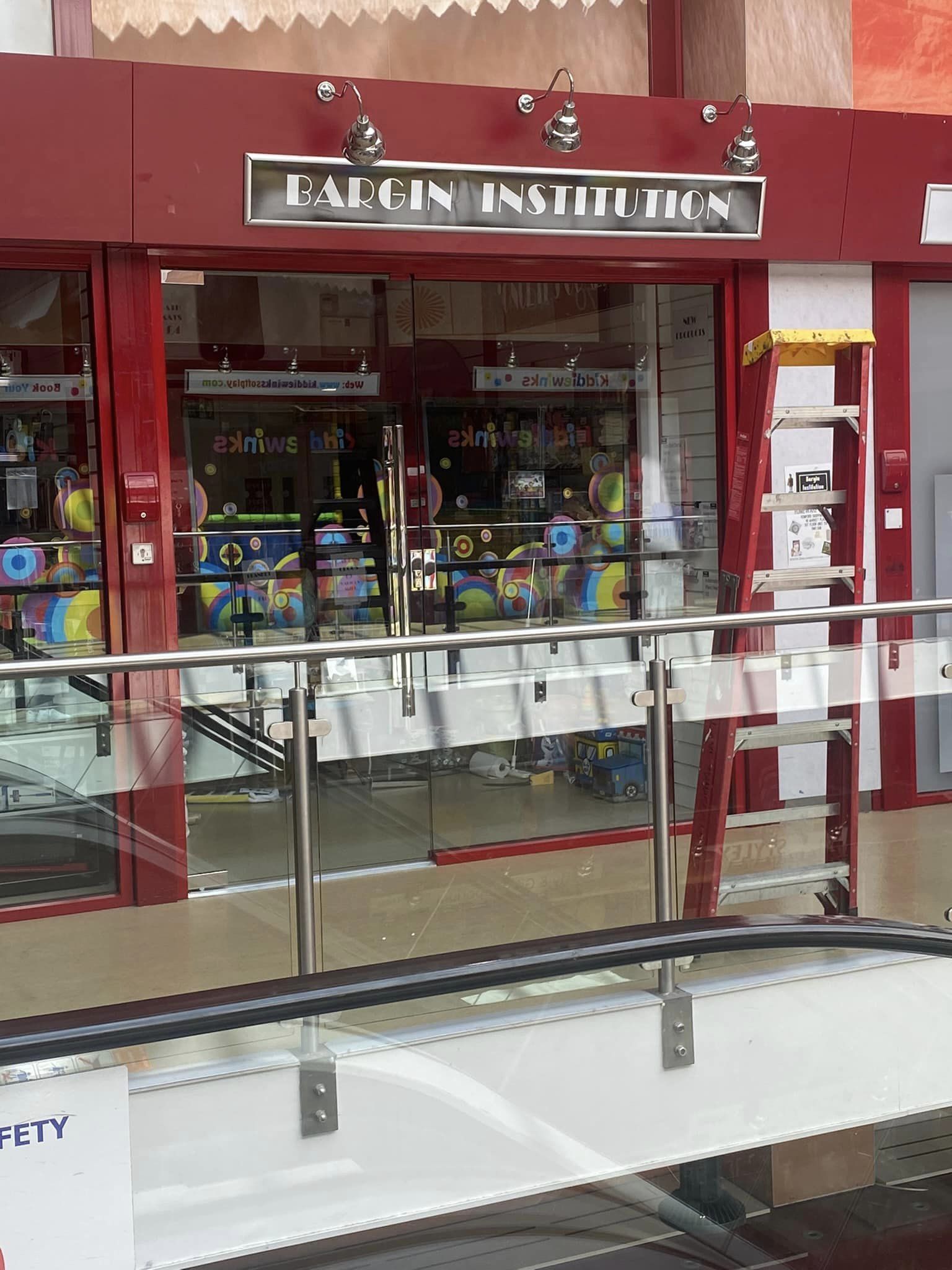 Retail/Shop in Romford - photo 2