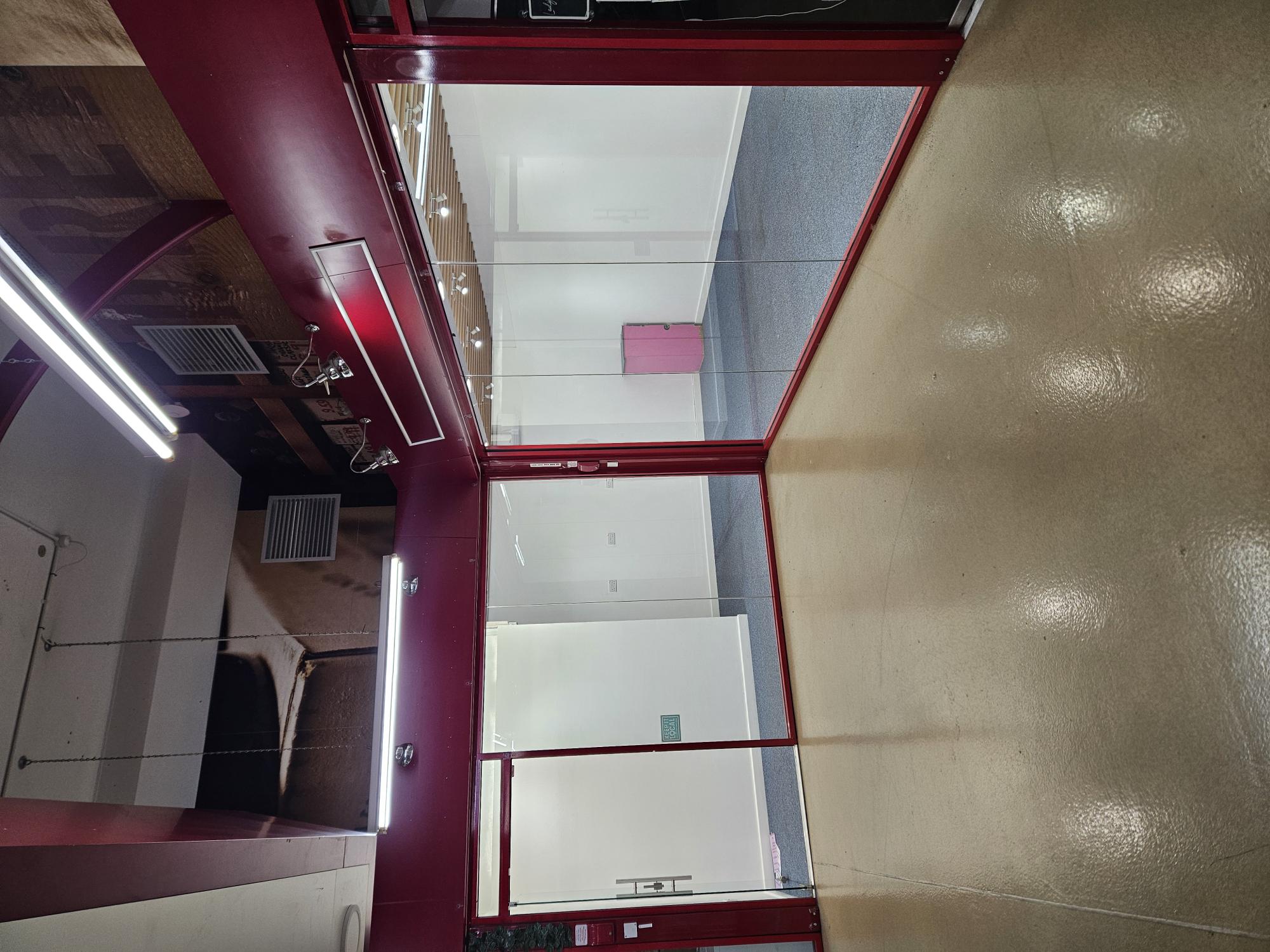 Retail/Shop in Romford - photo 3