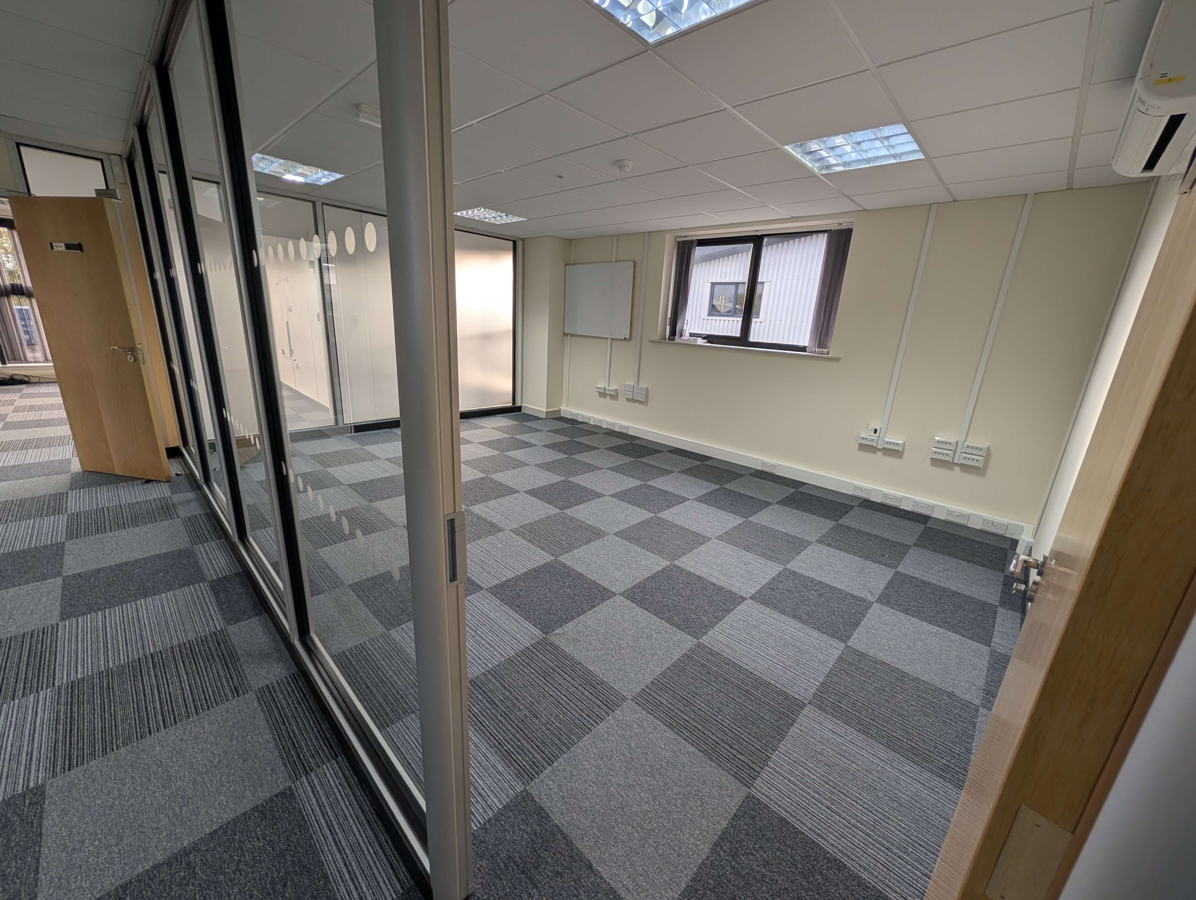 Office in Long Bennington - photo 3