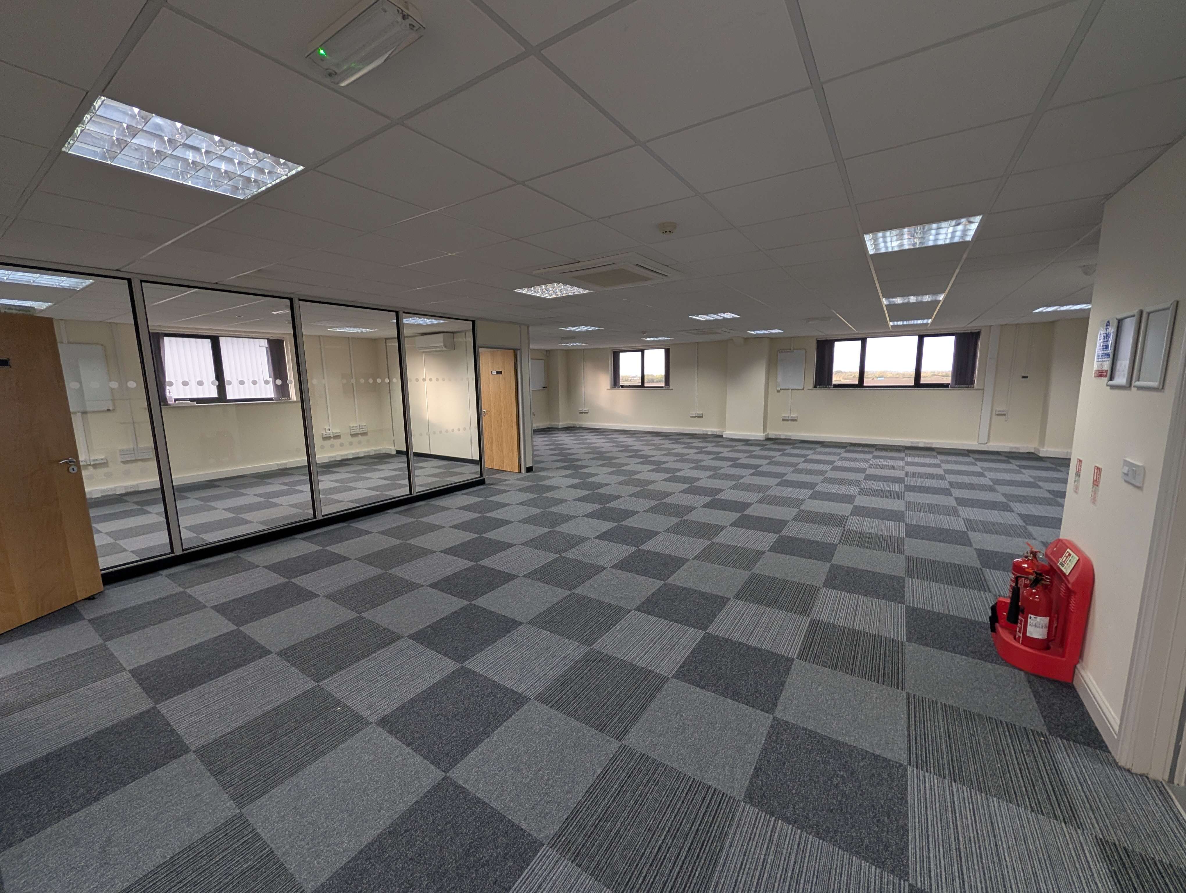 Office in Long Bennington - photo 4