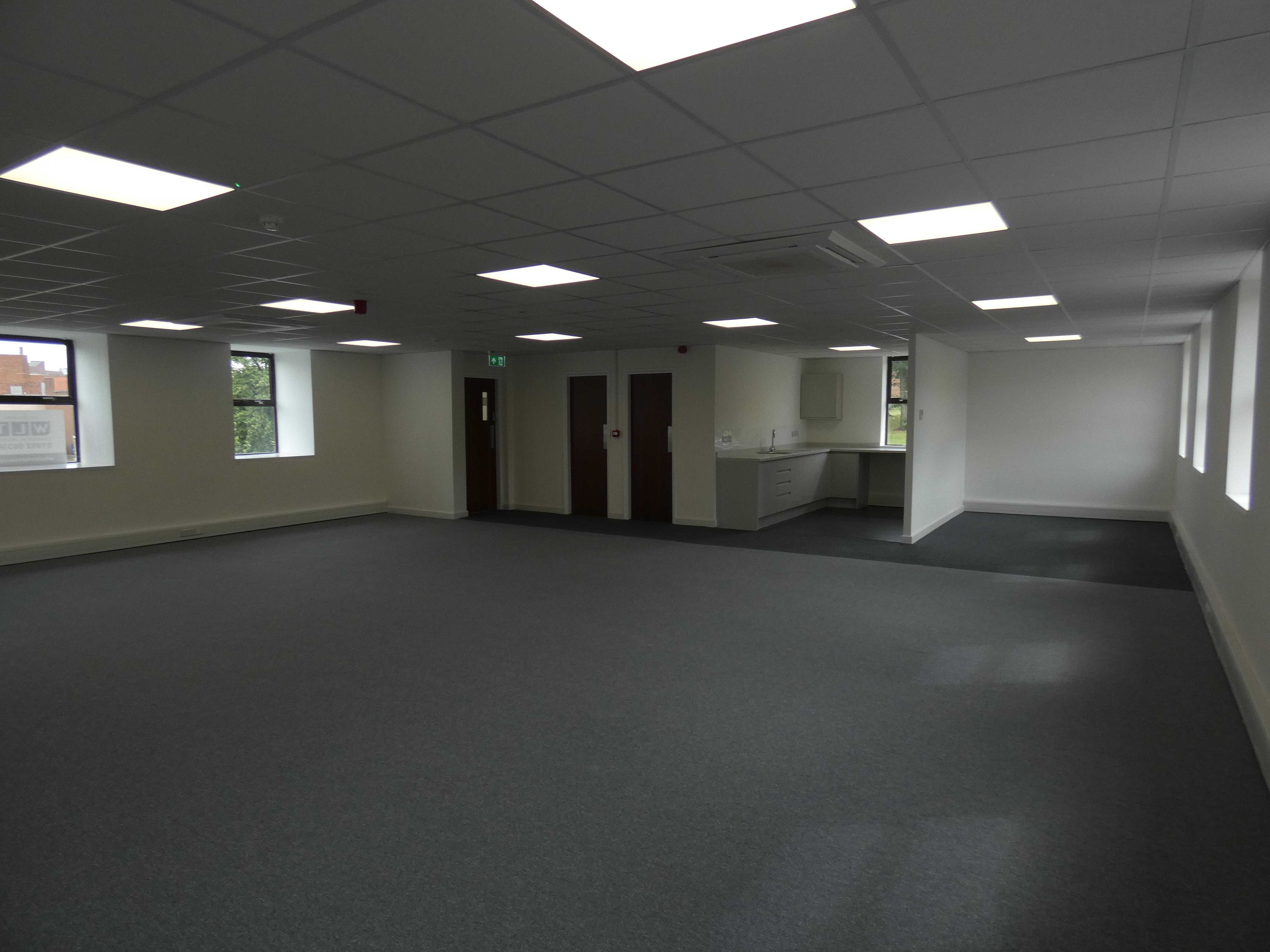 Office in Dudley - photo 4