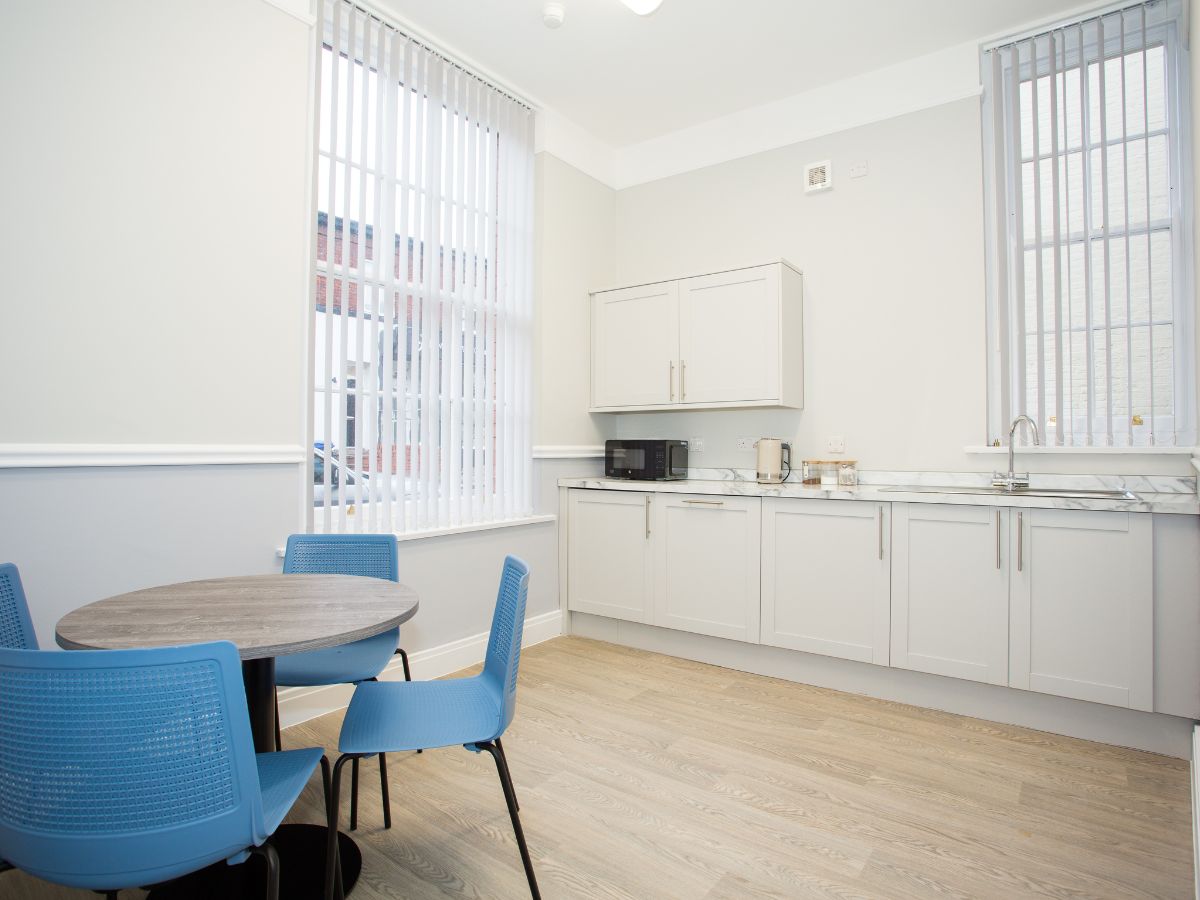 Office in Warrington - photo 4