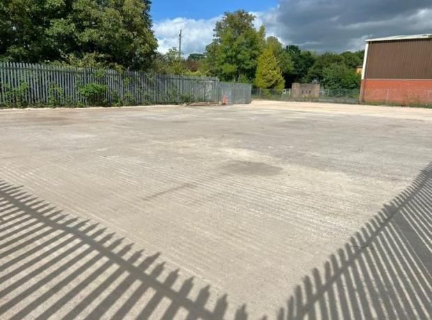 Commercial Property in Taunton - photo 3