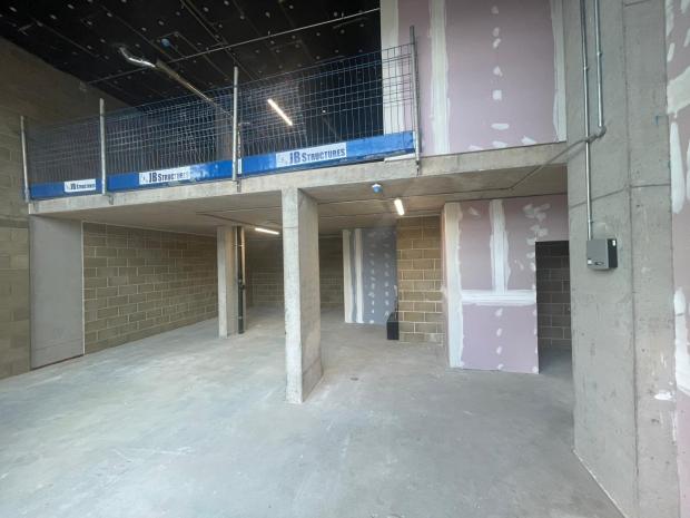 Retail/Shop in Hayes - photo 4