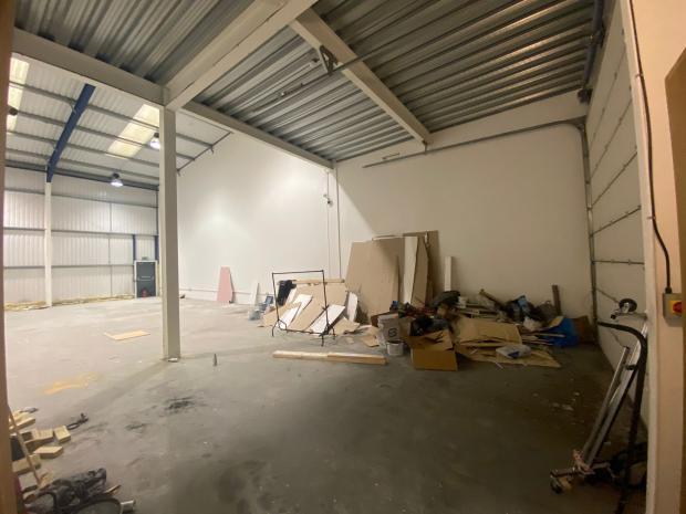 Industrial Unit in Southall - photo 3