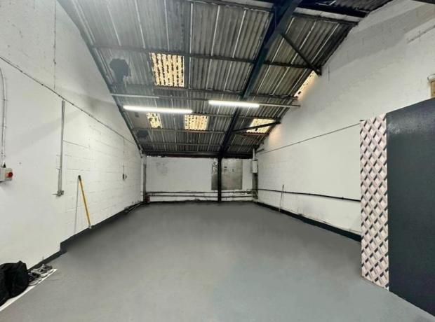 Industrial Unit in Southall - photo 2