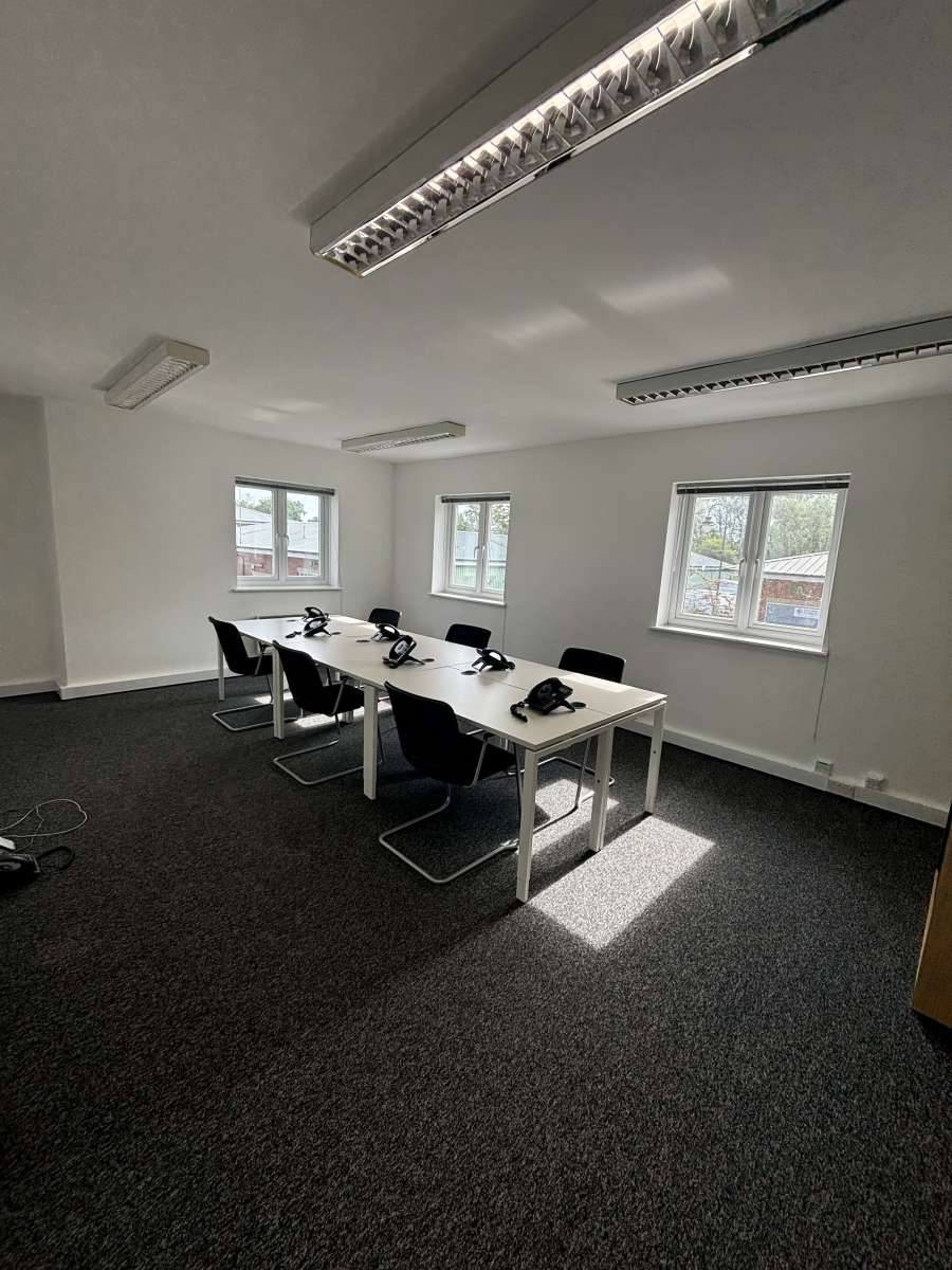 Industrial Unit in Romsey - photo 2