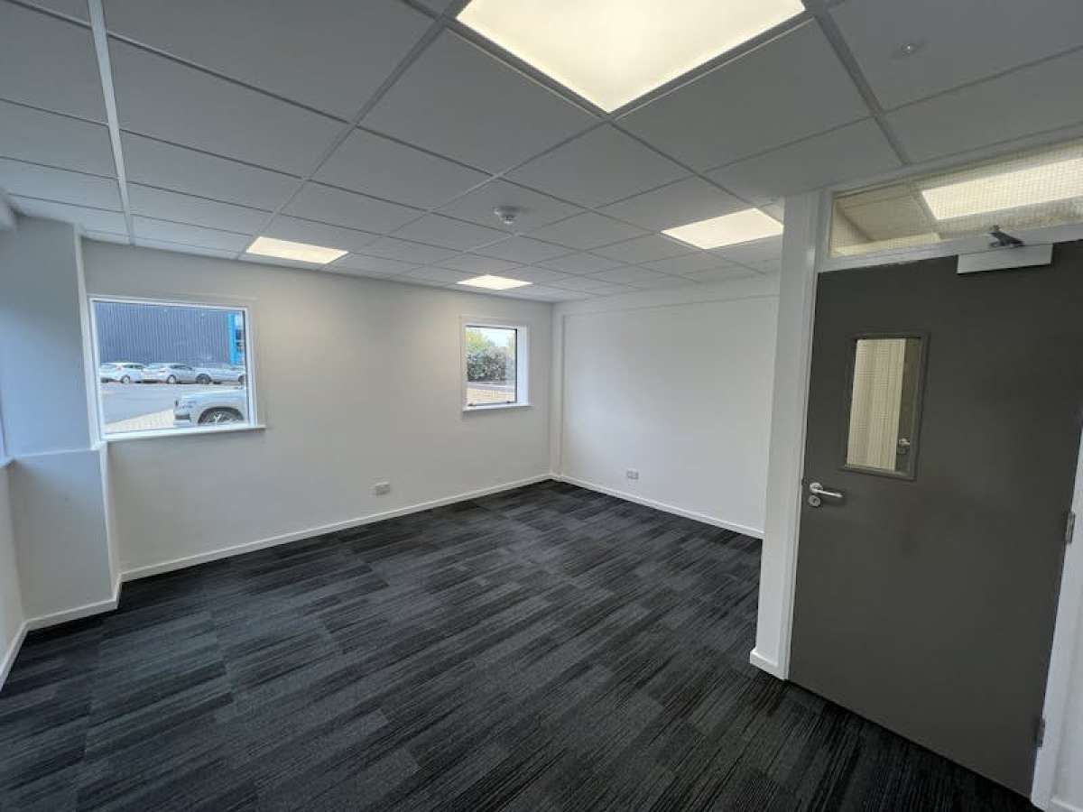 Industrial Unit in Waterlooville - photo 3