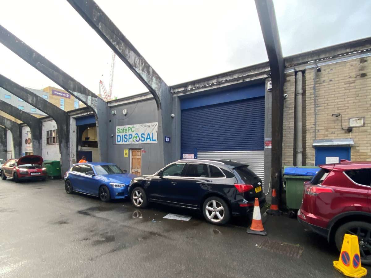 Industrial Unit in Oxford - photo 2