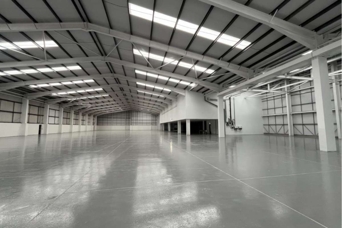 Industrial Unit in Barking - photo 2