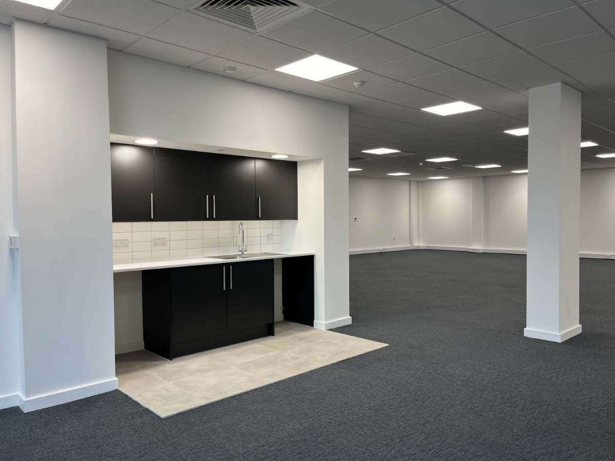 Industrial Unit in Barking - photo 3