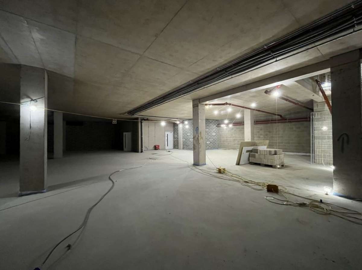 Industrial Unit in London - photo 2