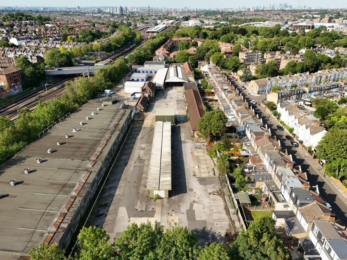 Industrial Unit in London - photo 3