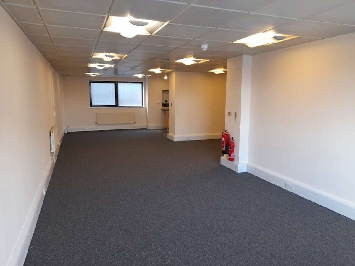 Office in Basingstoke - photo 2
