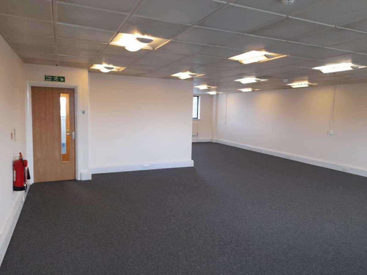 Office in Basingstoke - photo 4