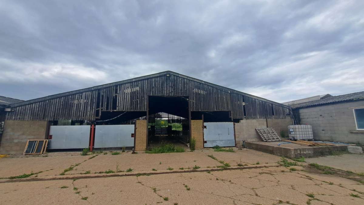 Industrial Unit in Newport Pagnell - photo 2