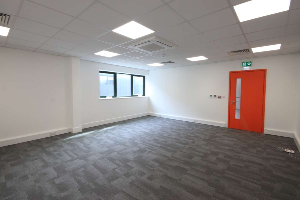 Industrial Unit in Watford - photo 3