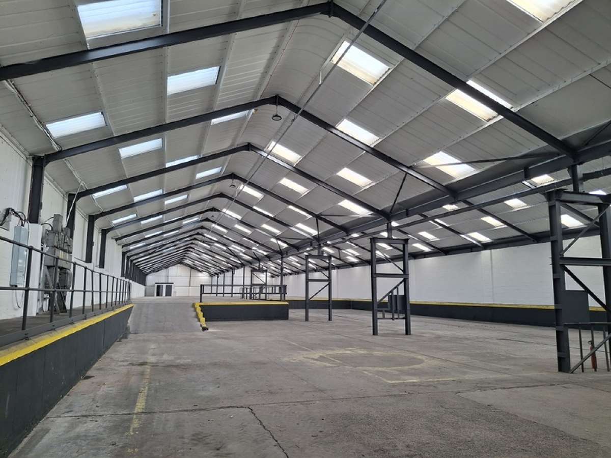 Industrial Unit in Wolverhampton - photo 2