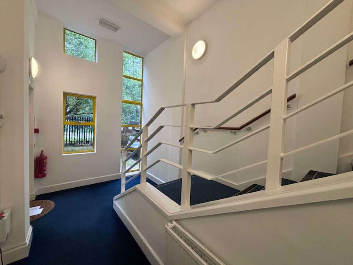 Industrial Unit in Farnborough - photo 4