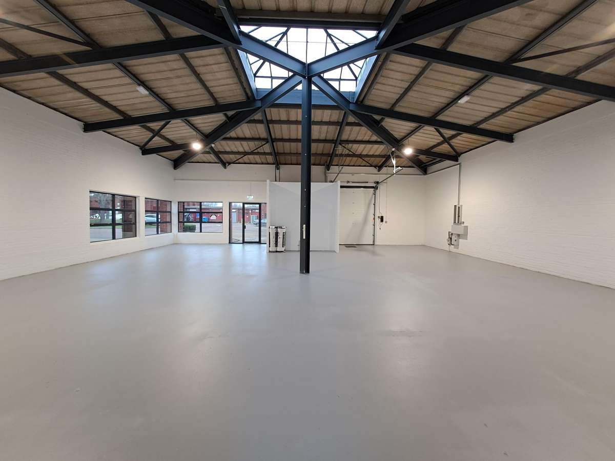 Industrial Unit in Milton Keynes - photo 4