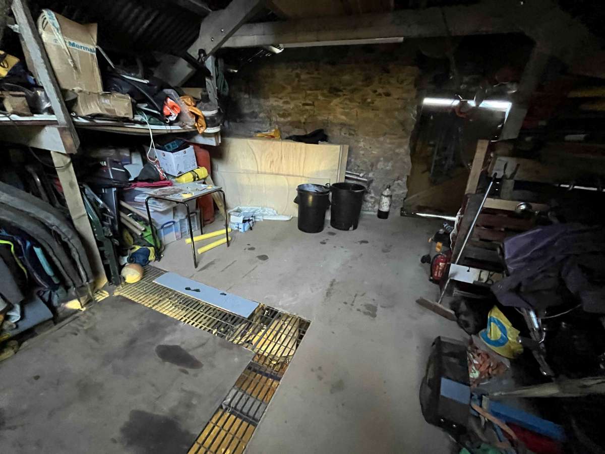 Industrial Unit in Falmouth - photo 4