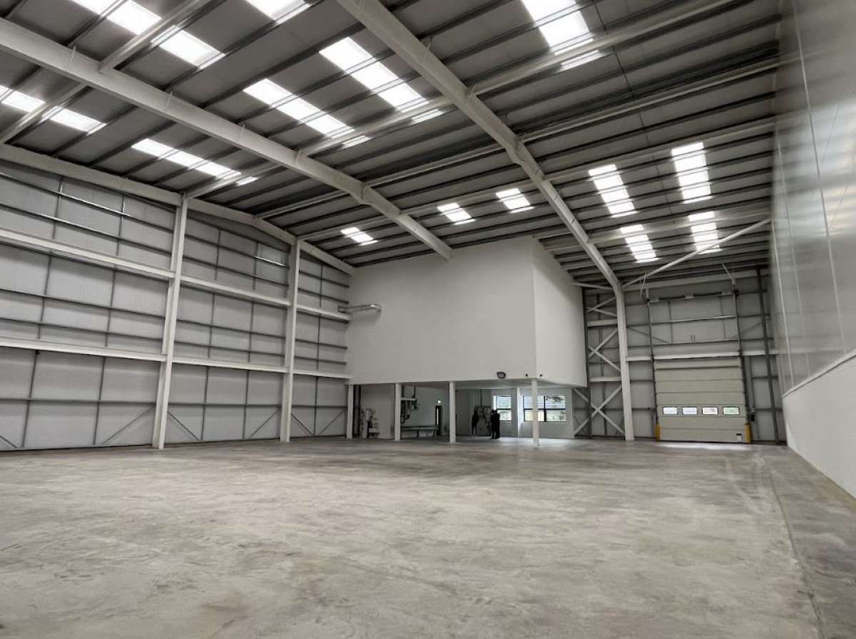 Industrial Unit in Barking - photo 2