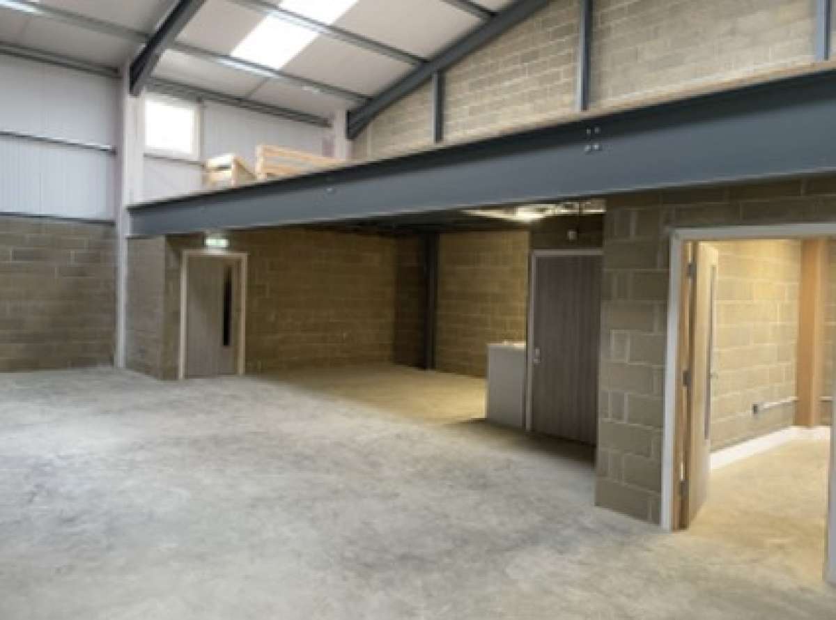 Industrial Unit in Cambridge - photo 2