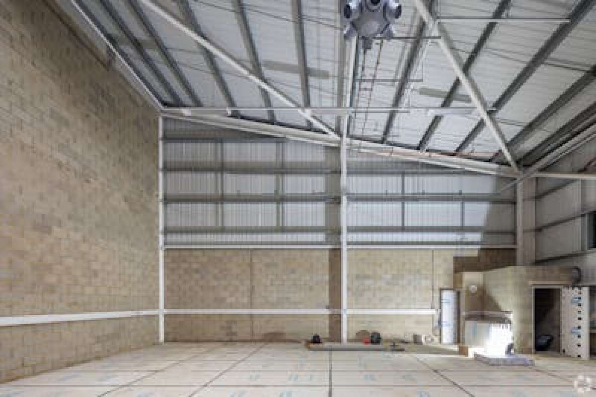 Industrial Unit in Thamesmead - photo 3