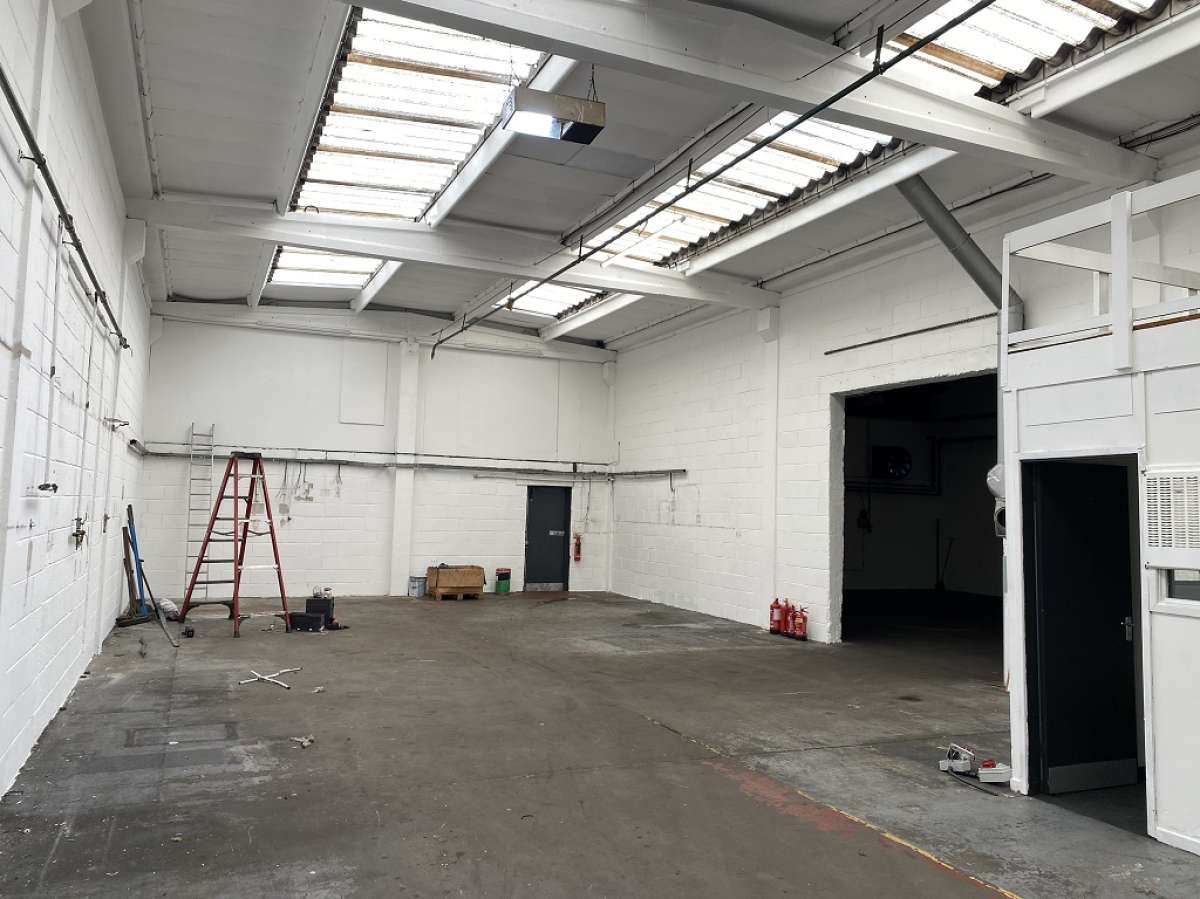 Industrial Unit in West Bromwich - photo 4