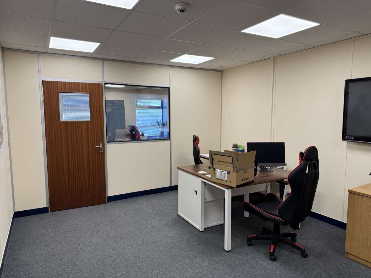 Industrial Unit in Peterborough - photo 2