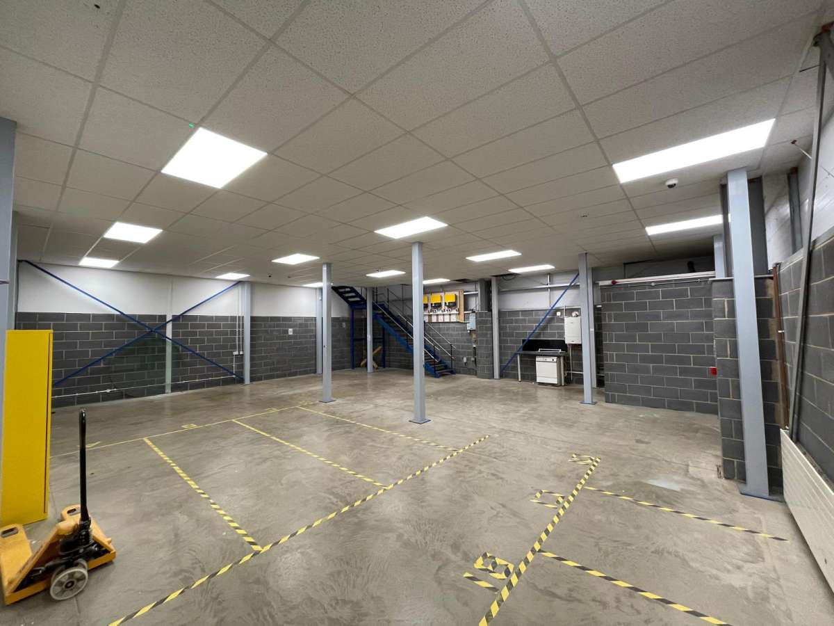 Industrial Unit in Stevenage - photo 2