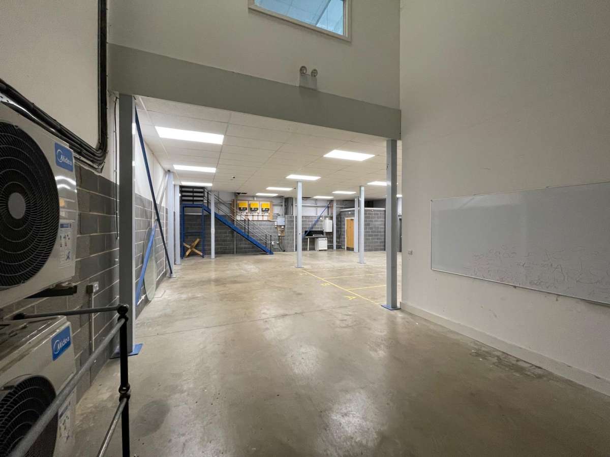 Industrial Unit in Stevenage - photo 3