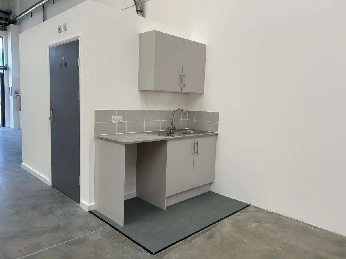 Industrial Unit in Reading - photo 3