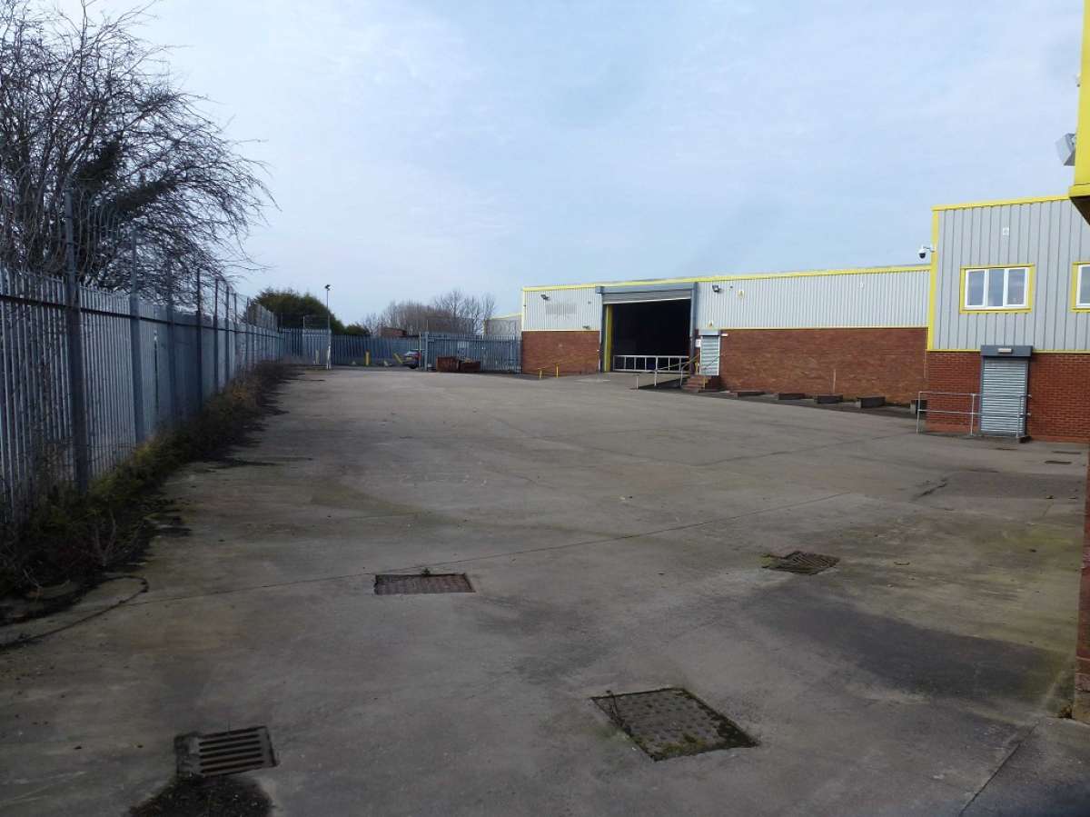 Industrial Unit in Walsall - photo 3