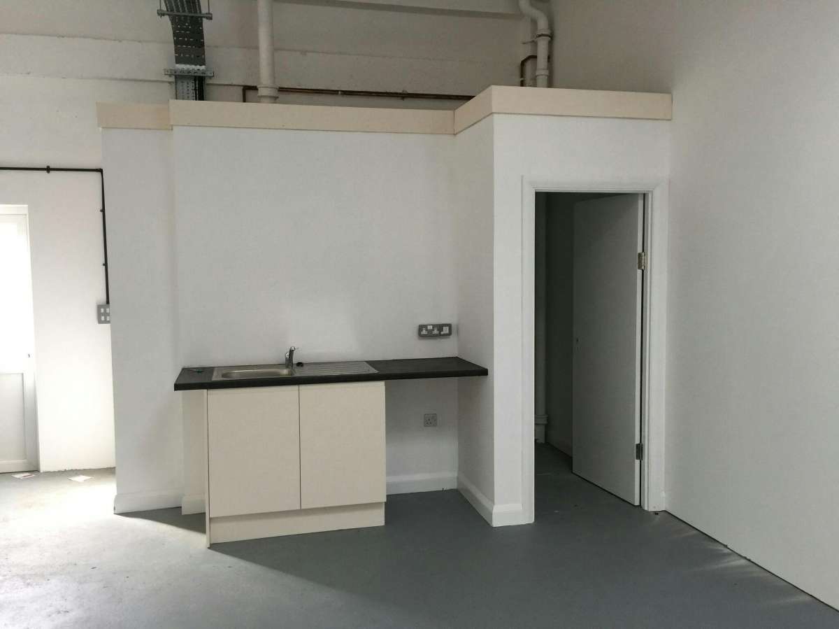 Industrial Unit in Fareham - photo 4