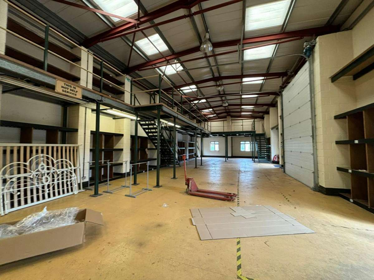 Industrial Unit in Waterlooville - photo 2