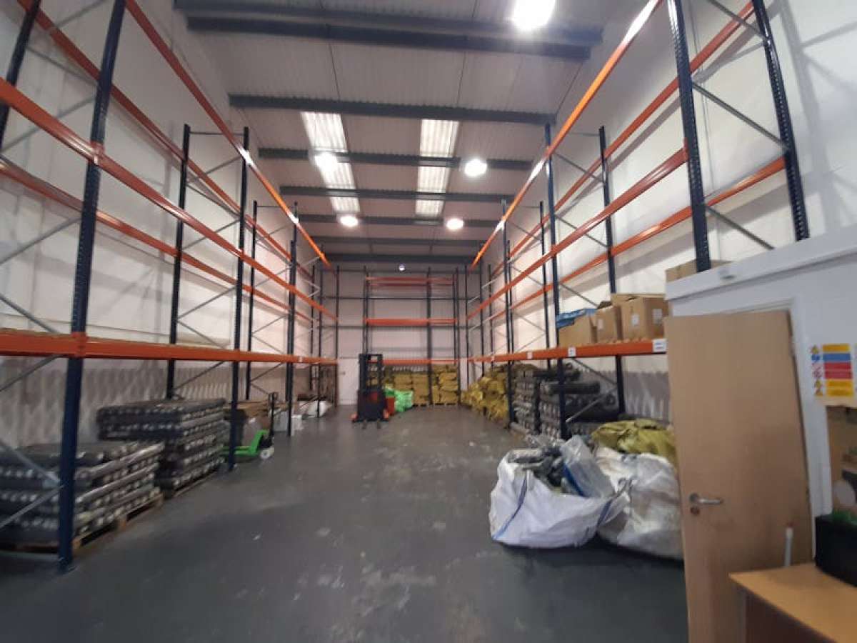 Industrial Unit in Basingstoke - photo 2