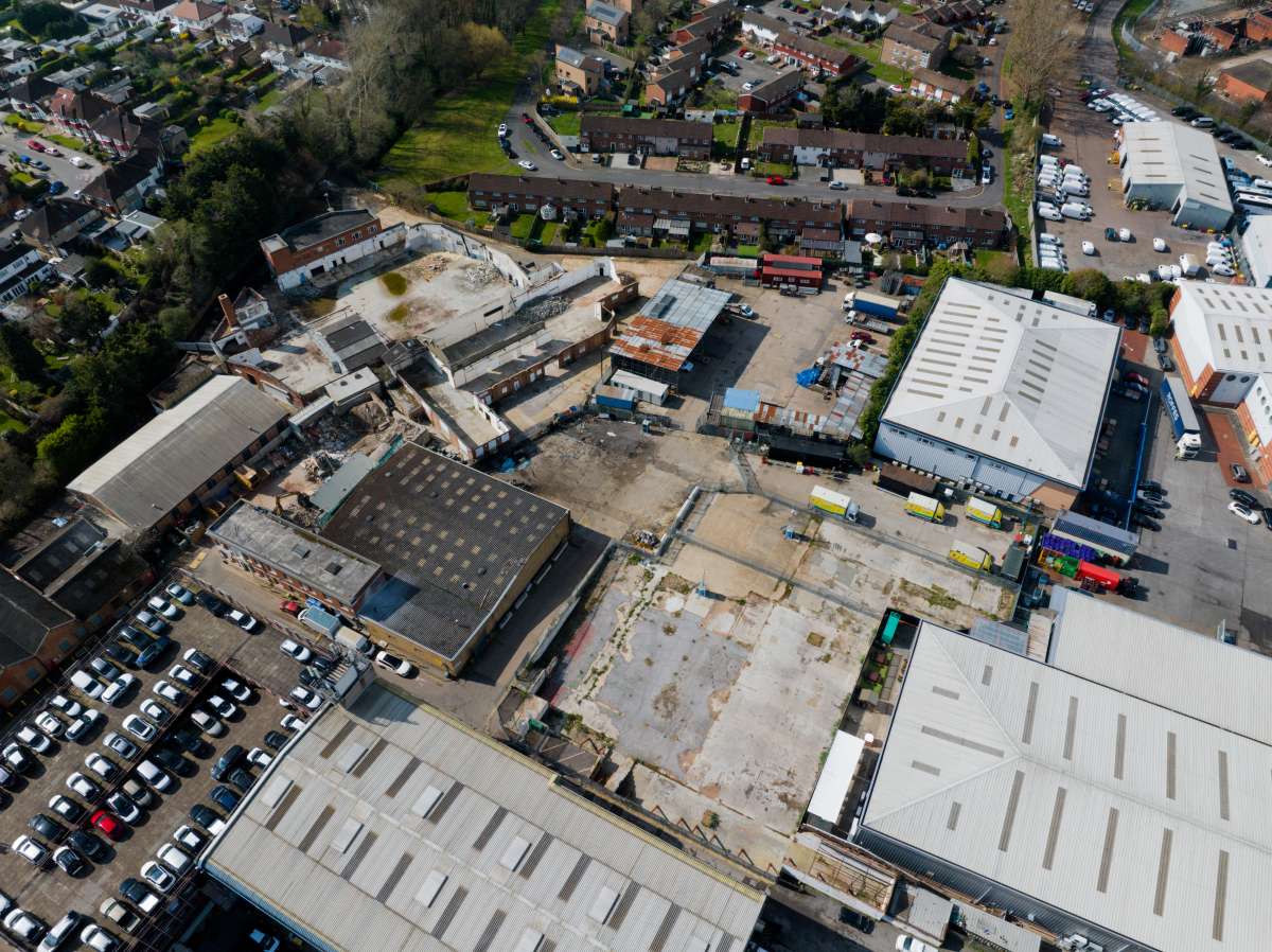 Industrial Unit in Croydon - photo 3