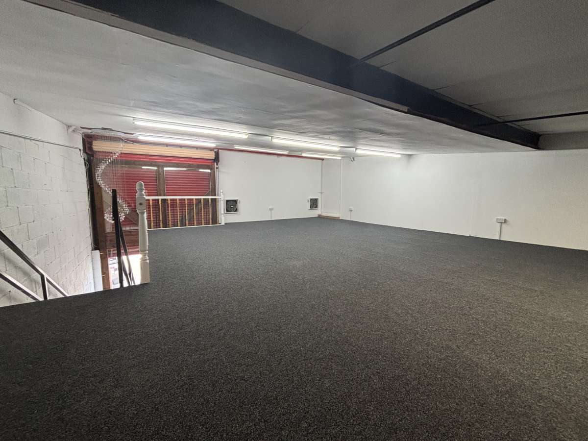 Industrial Unit in Huddersfield - photo 4