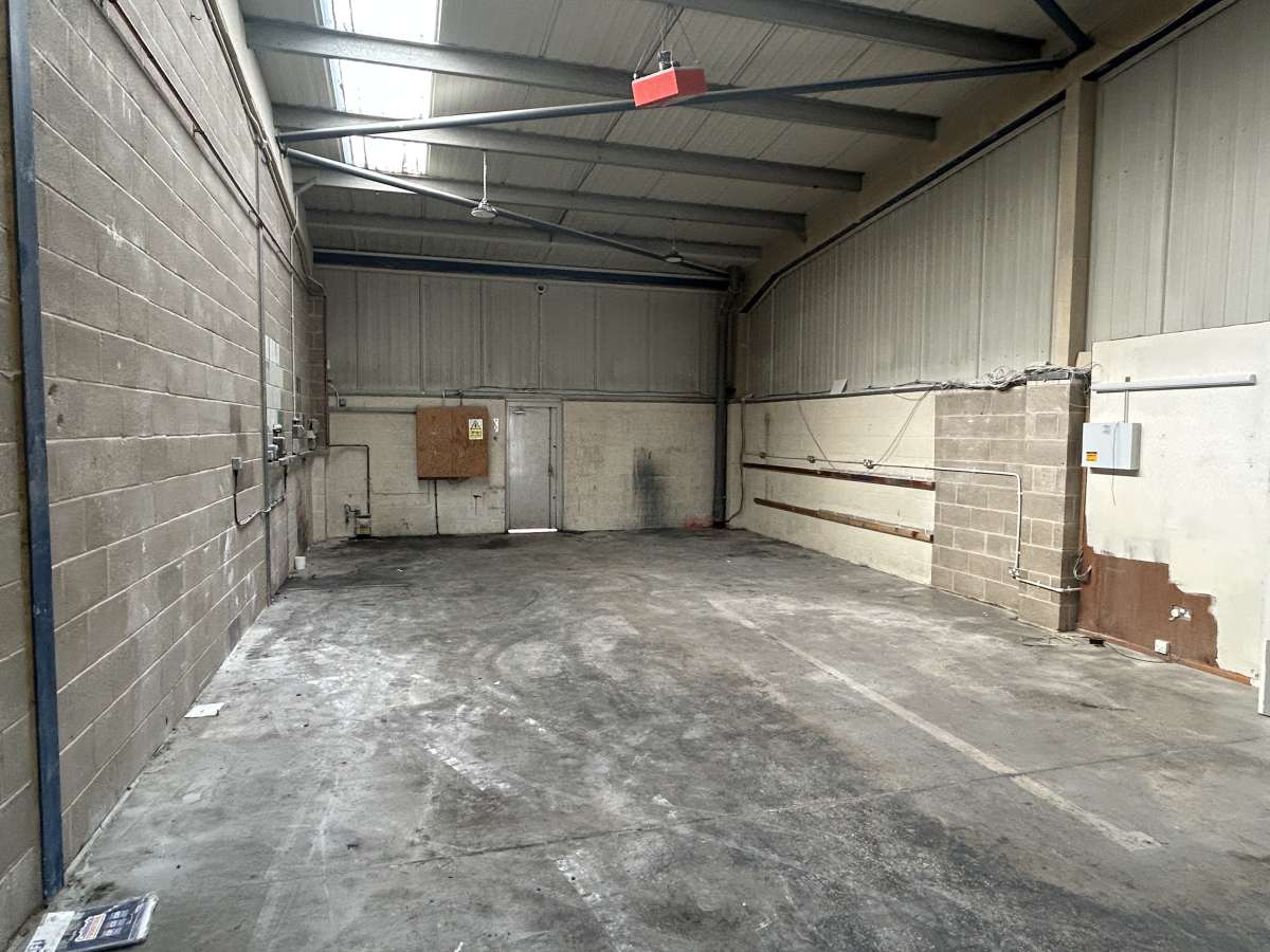 Industrial Unit in Manchester - photo 2