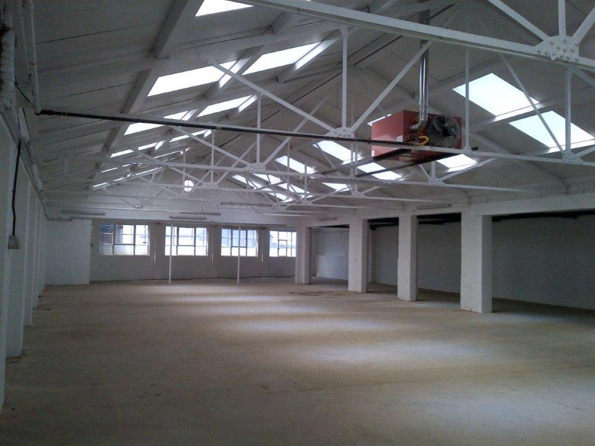 Industrial Unit in Chessington - photo 2